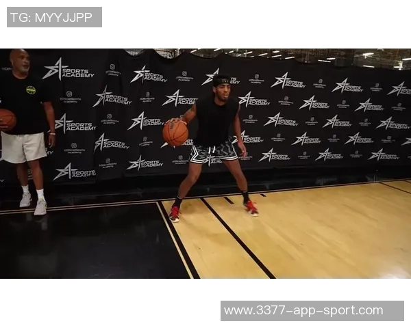 欧文随队出征三连客投篮训练后坚持个人训练展现职业精神 欧文随队出征三连客投篮训练后坚持个人训练展现职业精神